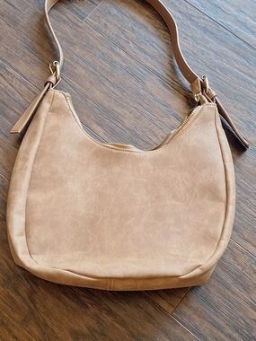 Una Faux Suede Crescent Boho Minimalist Camel Brown Tan Shoulder Bag W Gold Acce